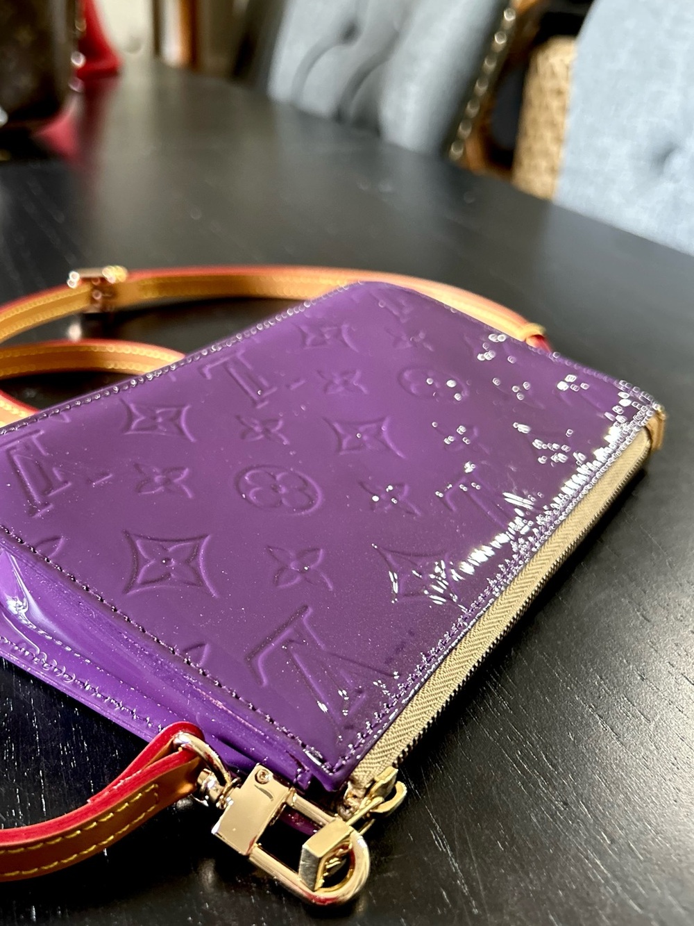 Louis Vuitton Authentic Rare Purple Vernis Monogram Crossbody - Picture 5 of 16
